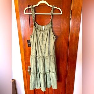 Cute tiered green dress. Size Xl